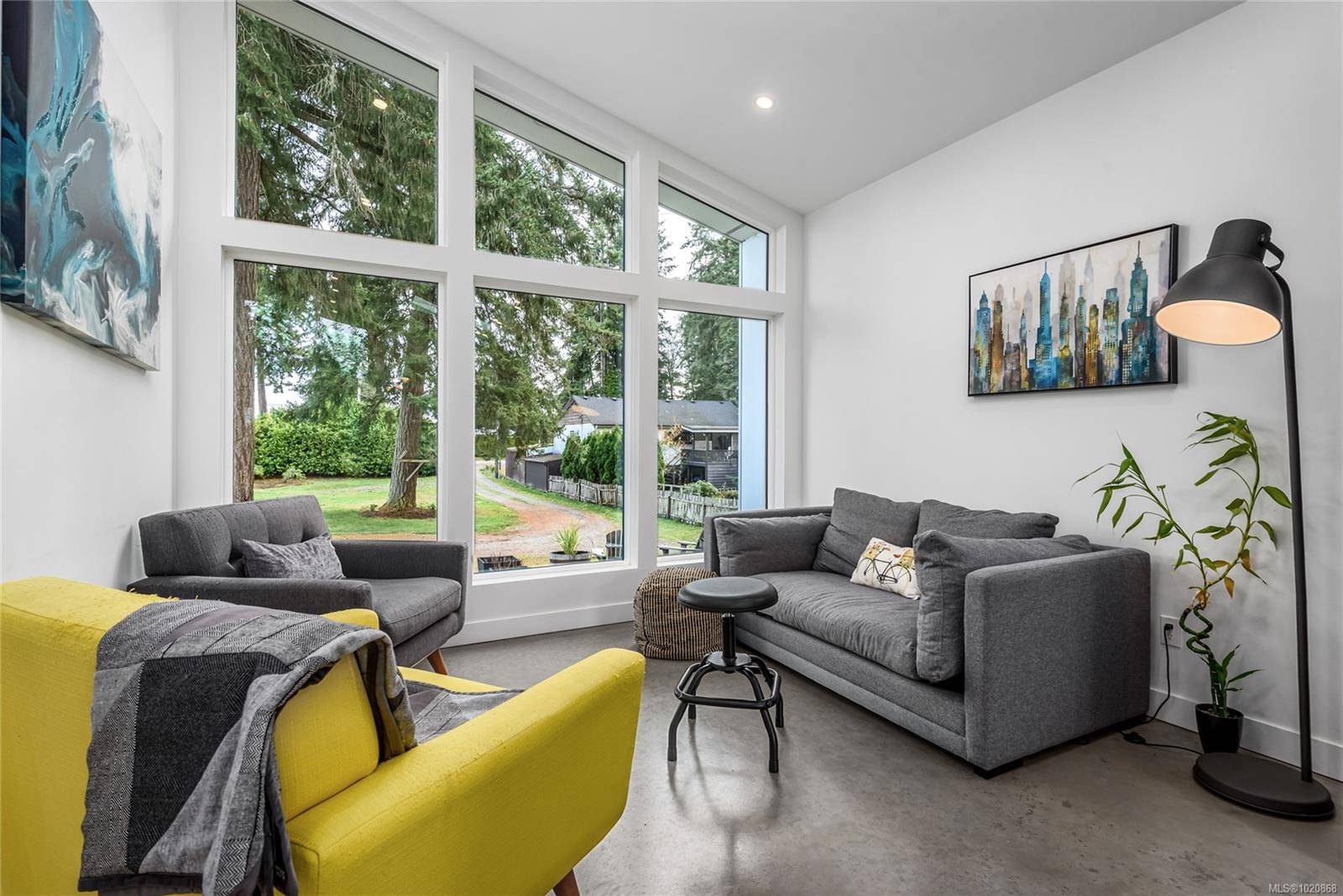 Royston, BC V9N 9T3,4137 Gartley Point Rd