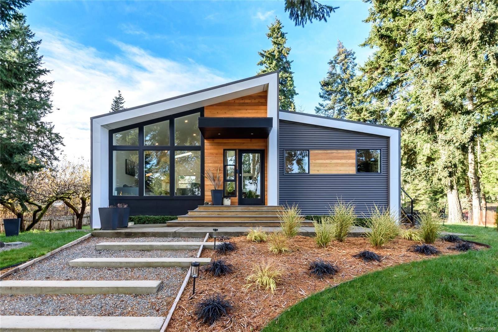 Royston, BC V9N 9T3,4137 Gartley Point Rd