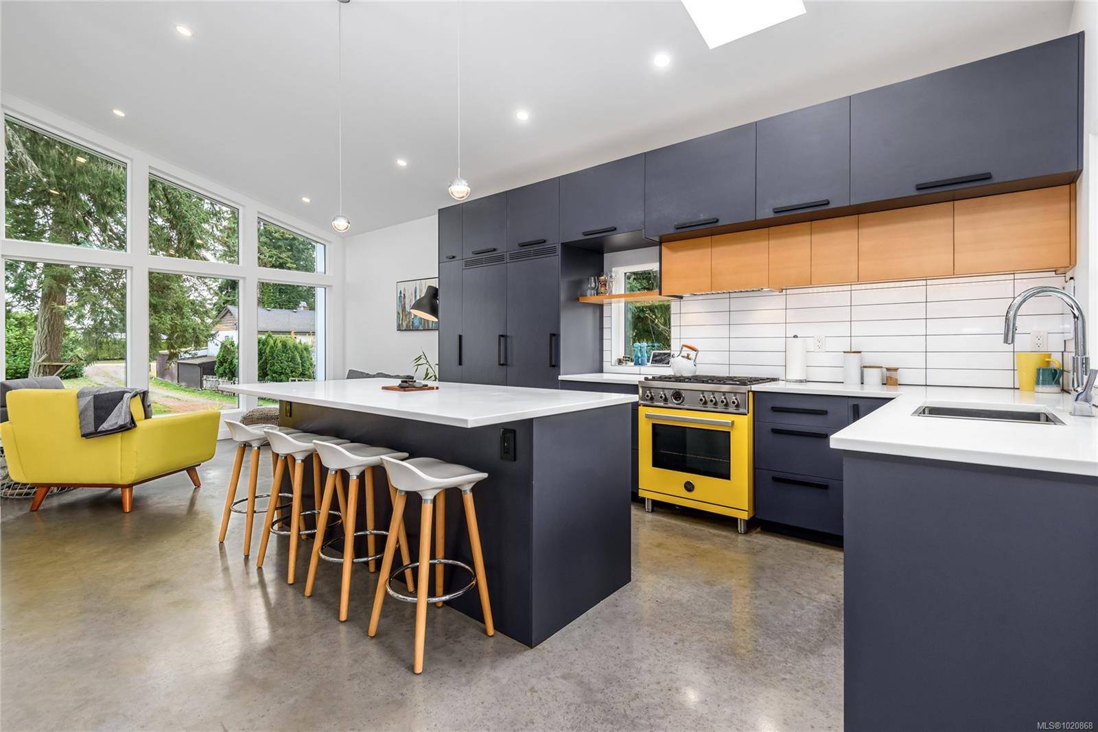 Royston, BC V9N 9T3,4137 Gartley Point Rd