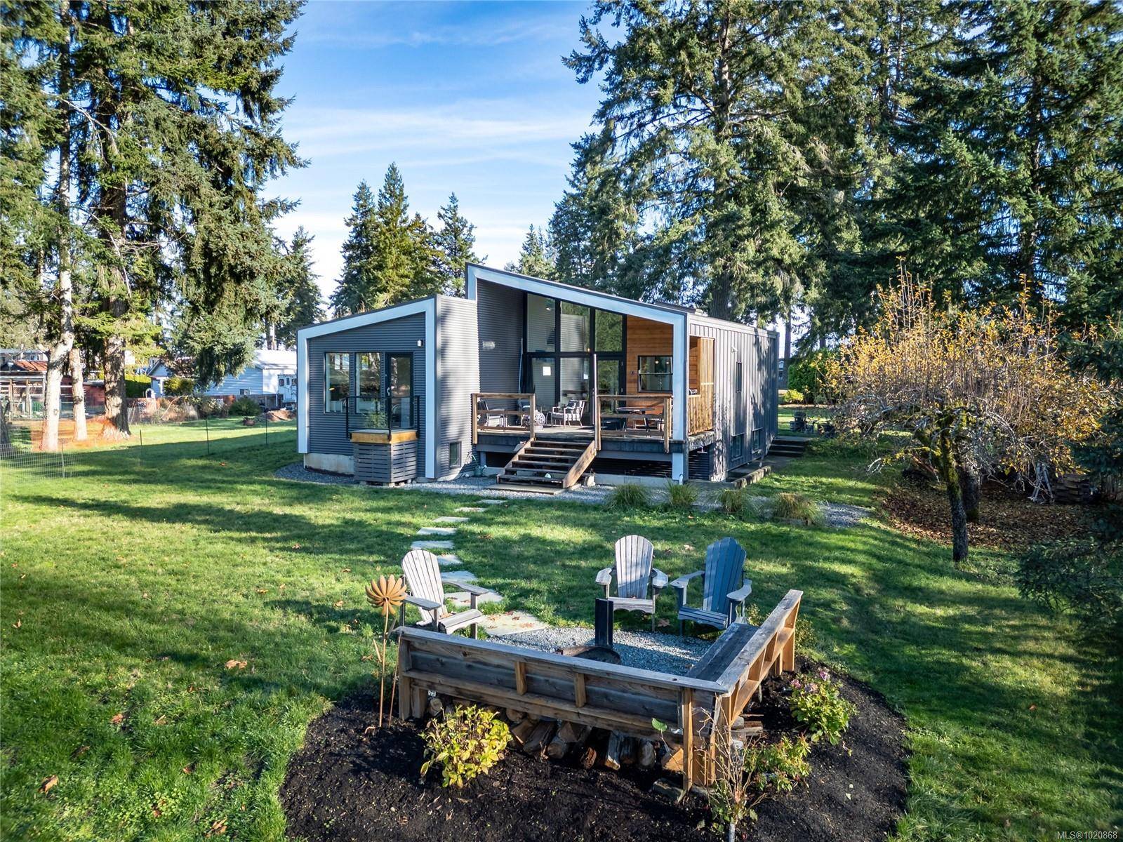 Royston, BC V9N 9T3,4137 Gartley Point Rd