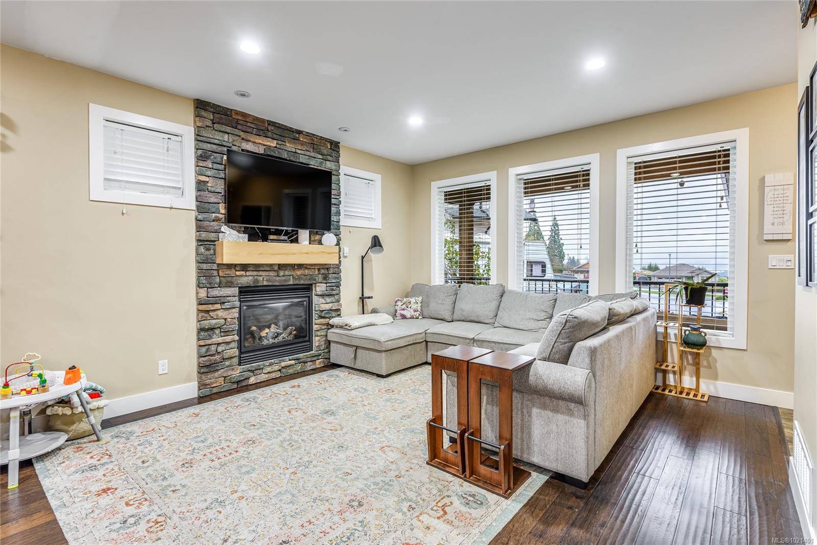 Campbell River, BC V9W 0B2,698 Eagle View Pl