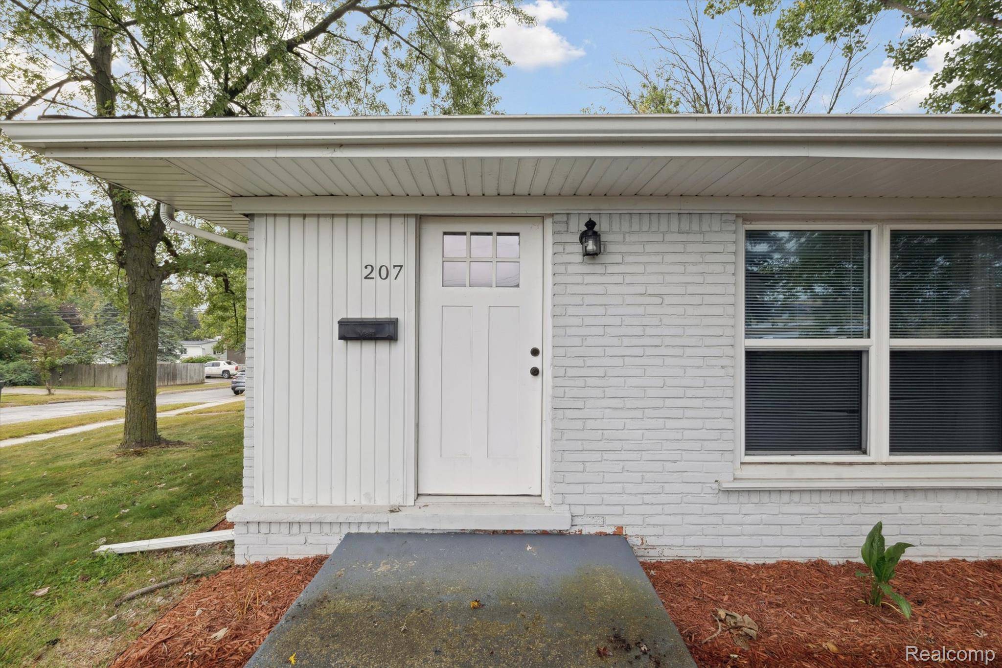 Rochester Hills, MI 48306,207 W Tienken RD