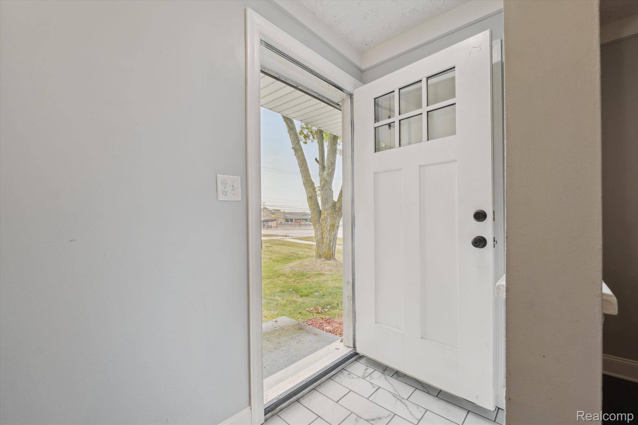 Rochester Hills, MI 48306,207 W Tienken RD