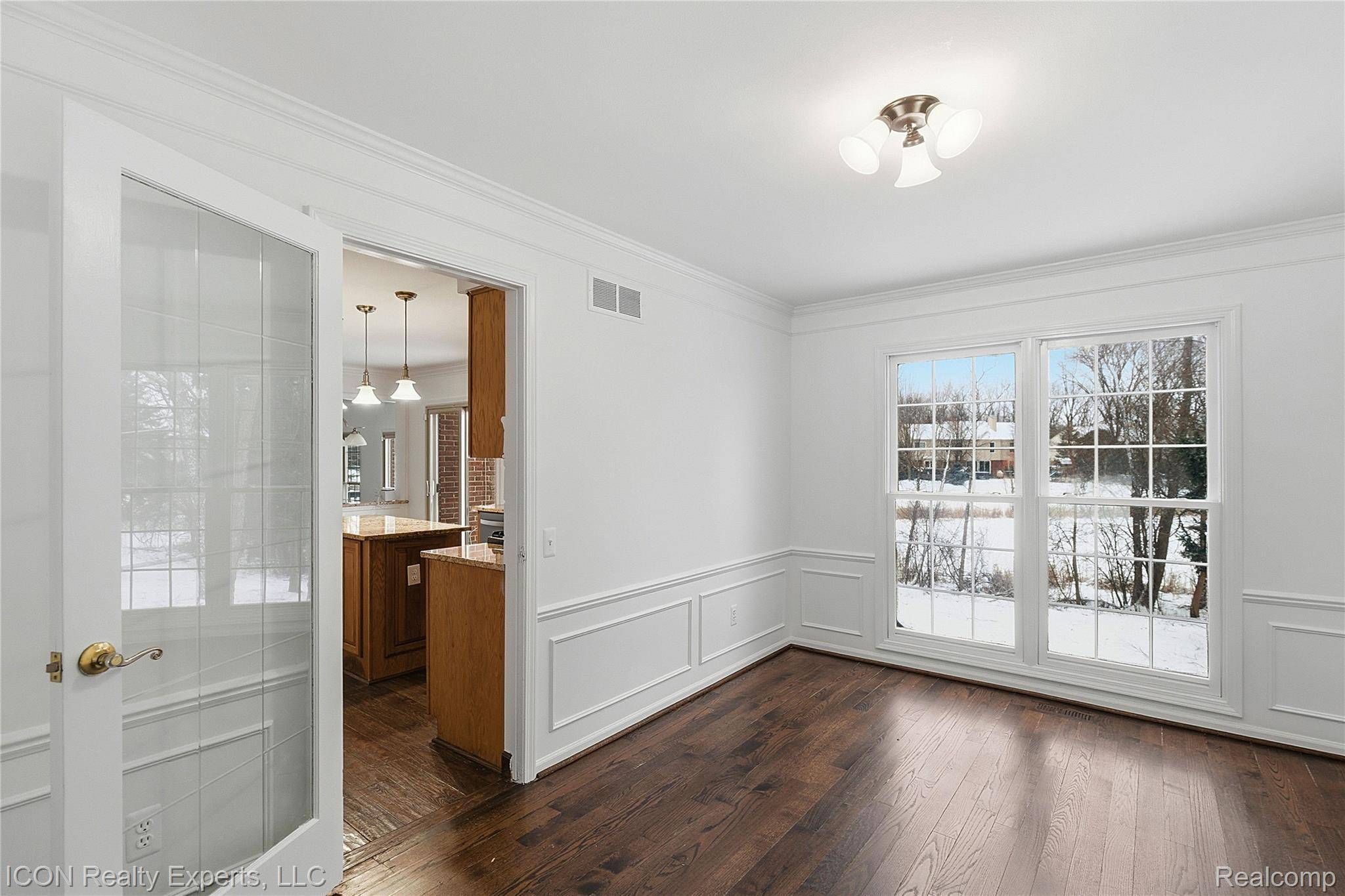 West Bloomfield, MI 48324,1869 Midchester Dr DR