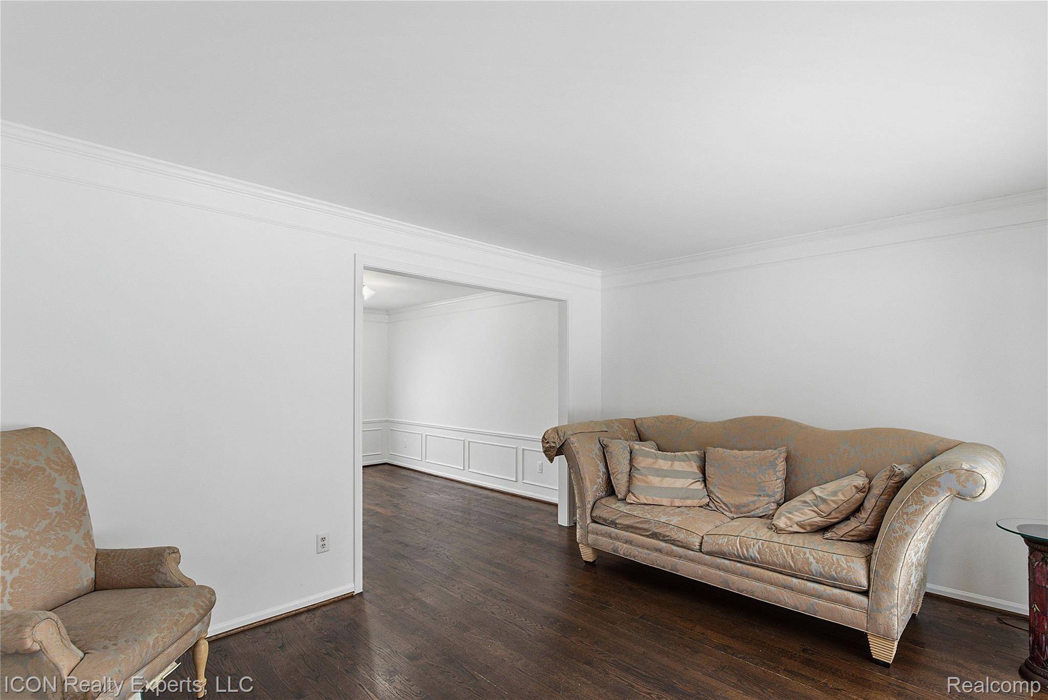 West Bloomfield, MI 48324,1869 Midchester Dr DR