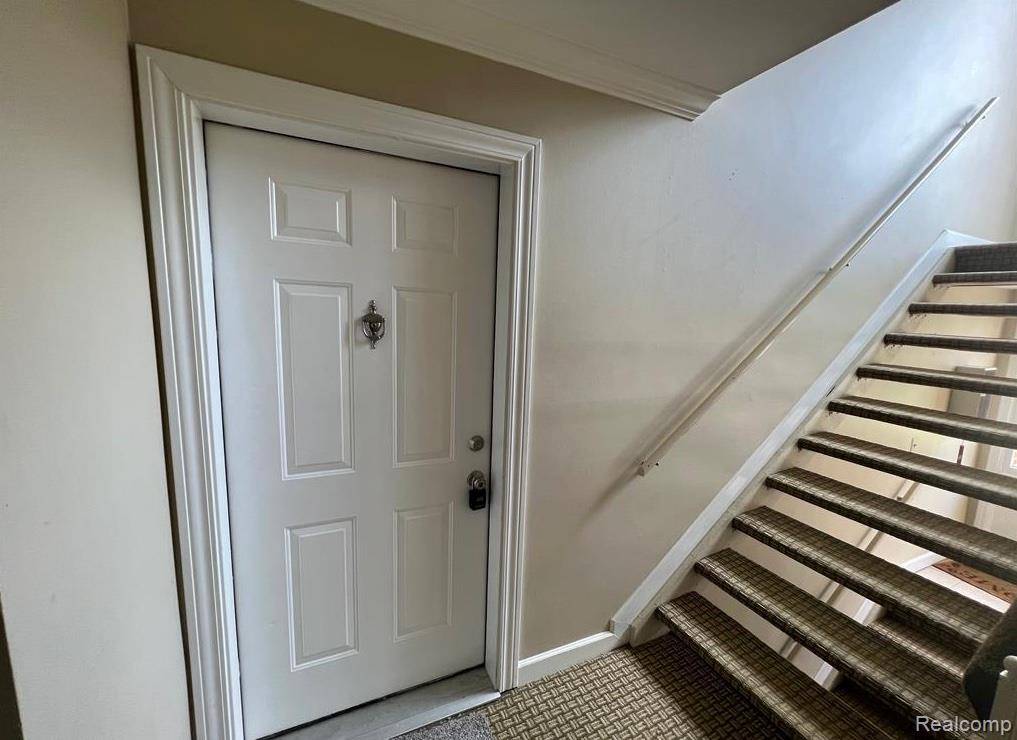 Royal Oak, MI 48073,2445 TORQUAY AVE #112