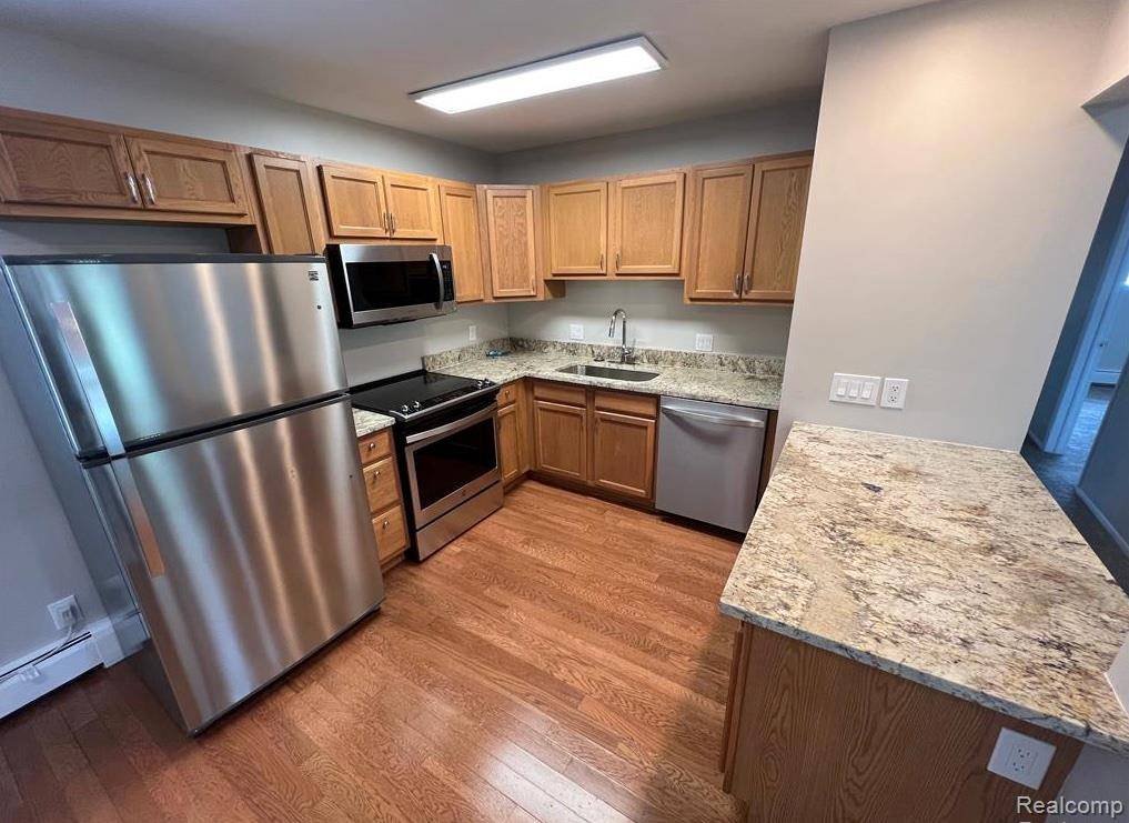 Royal Oak, MI 48073,2445 TORQUAY AVE #112