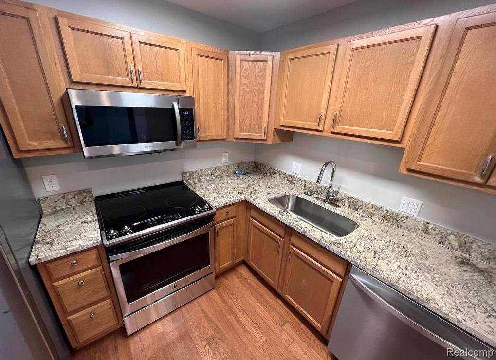 Royal Oak, MI 48073,2445 TORQUAY AVE #112