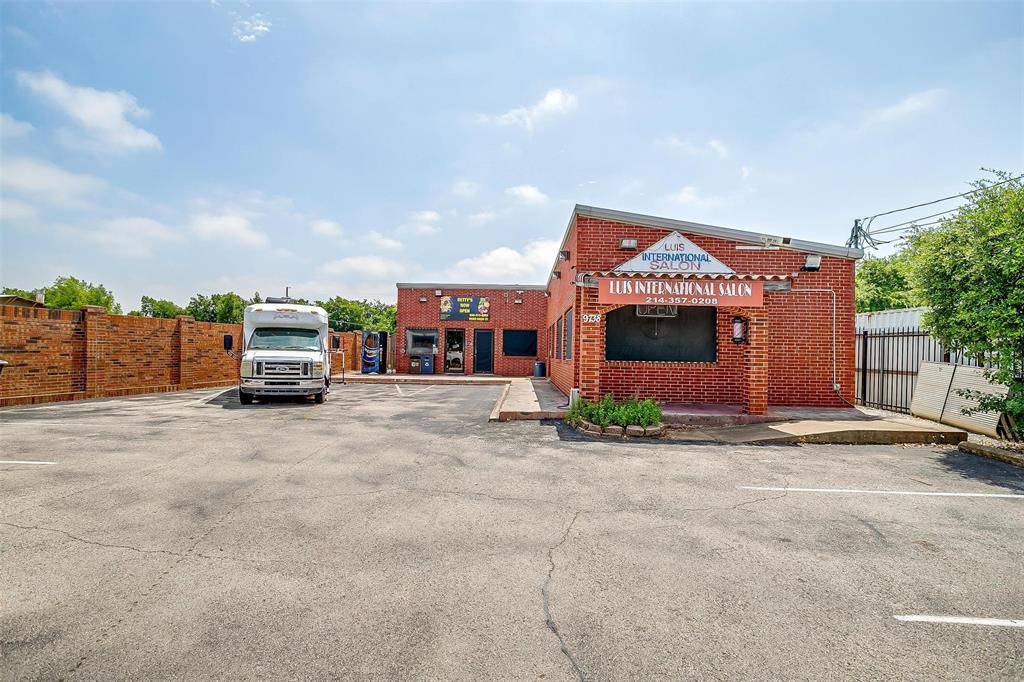 Dallas, TX 75220,9738 Brockbank Drive