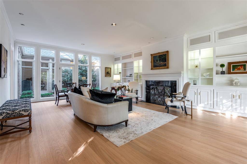 Dallas, TX 75209,5865 Farquhar Lane