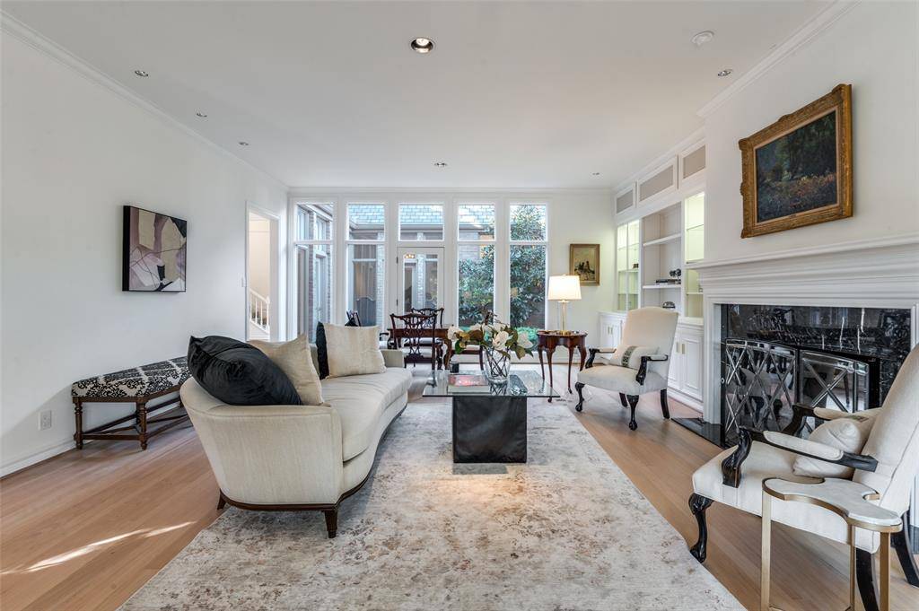 Dallas, TX 75209,5865 Farquhar Lane