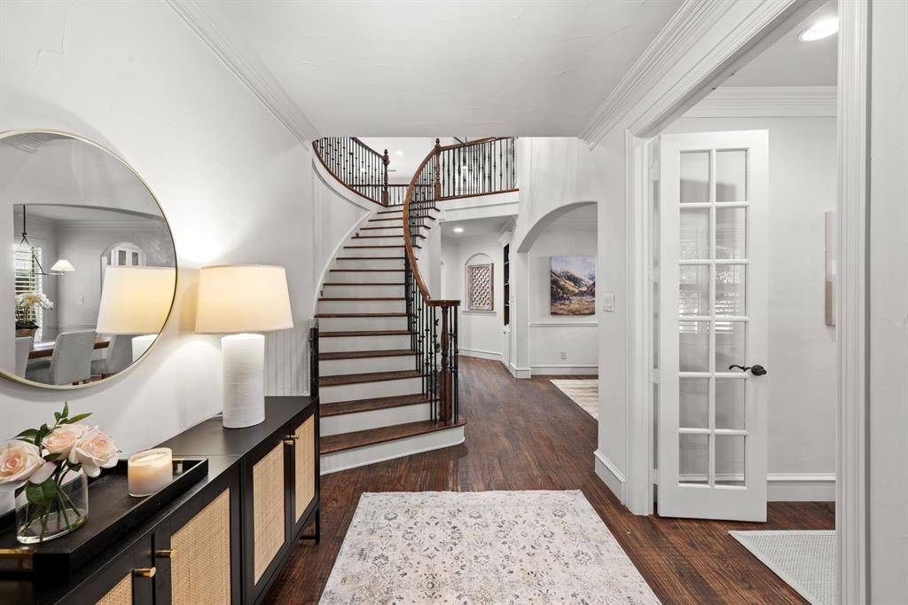 Dallas, TX 75214,6218 Lakeshore Drive