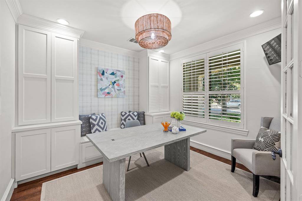 Dallas, TX 75214,6218 Lakeshore Drive