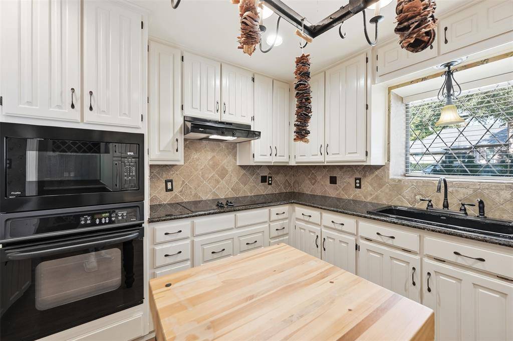 Arlington, TX 76016,4306 Essex Court