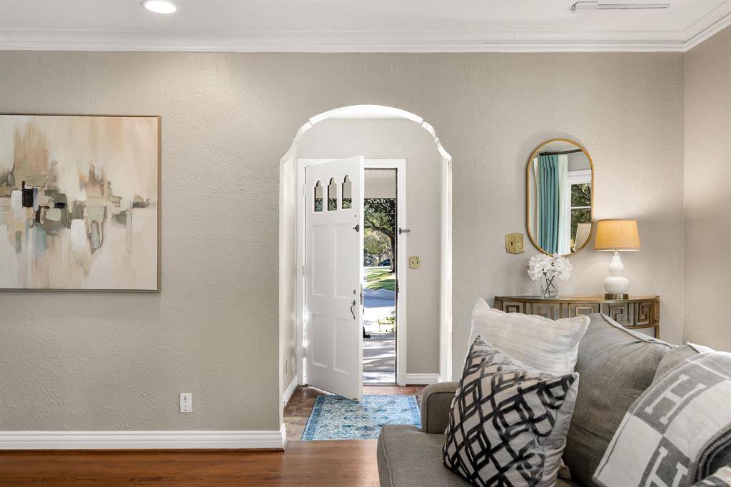 Dallas, TX 75214,6129 McCommas Boulevard