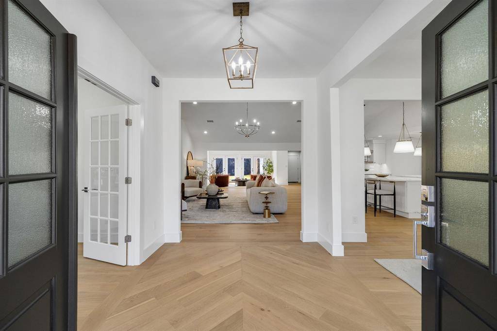 Dallas, TX 75230,7124 Meadow Road