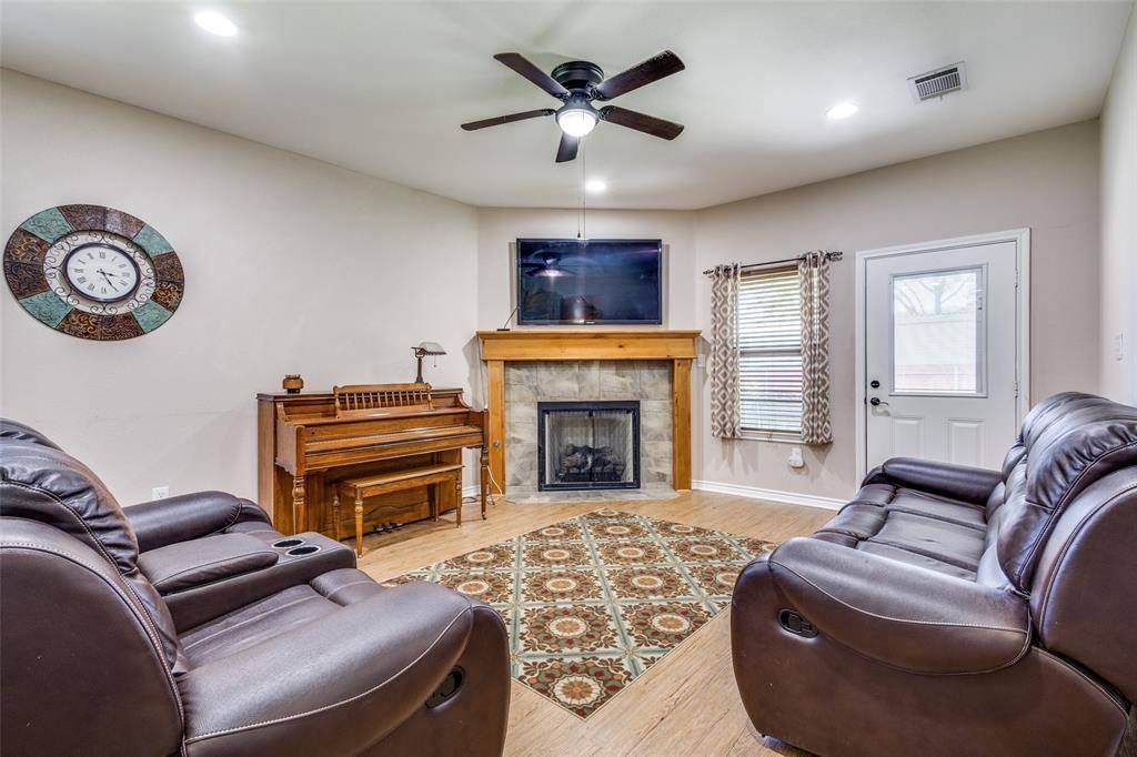 Tioga, TX 76271,402 E Main Street