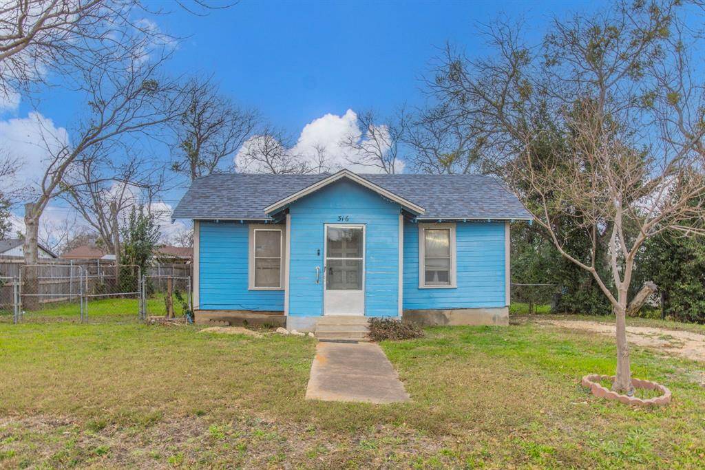 Hewitt, TX 76643,316 E Warren Street