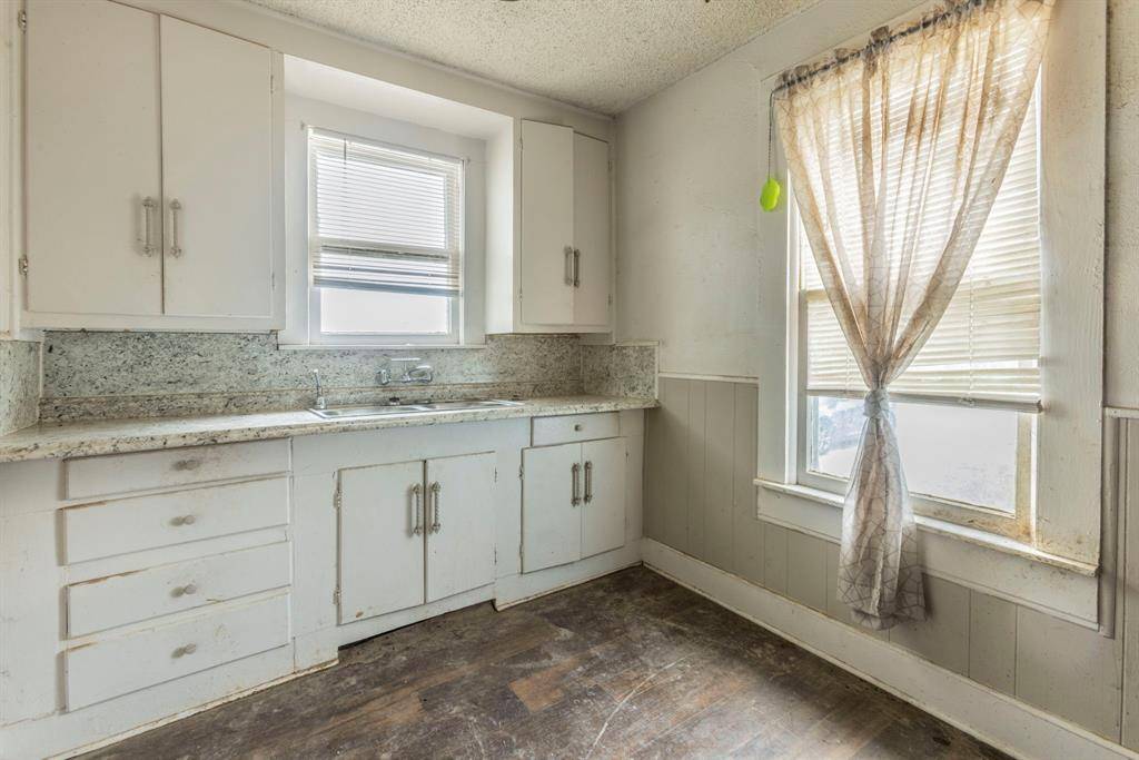 Hewitt, TX 76643,316 E Warren Street