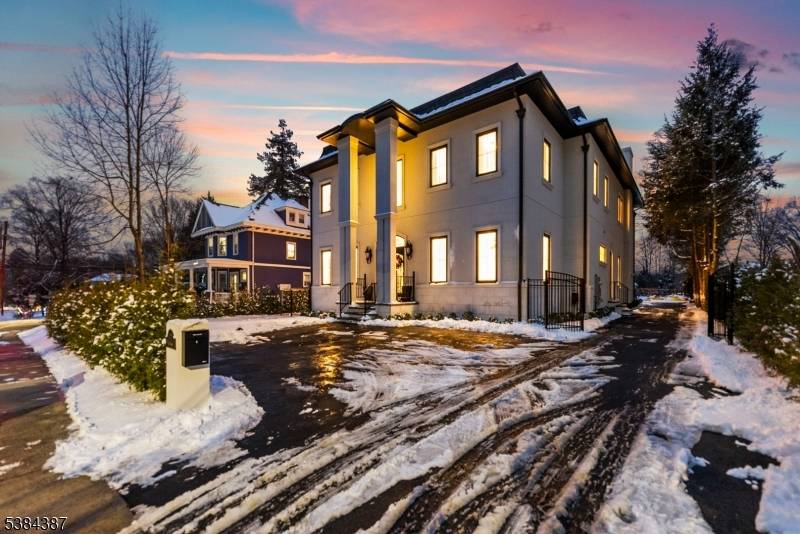 Closter Boro, NJ 07624,472 High St