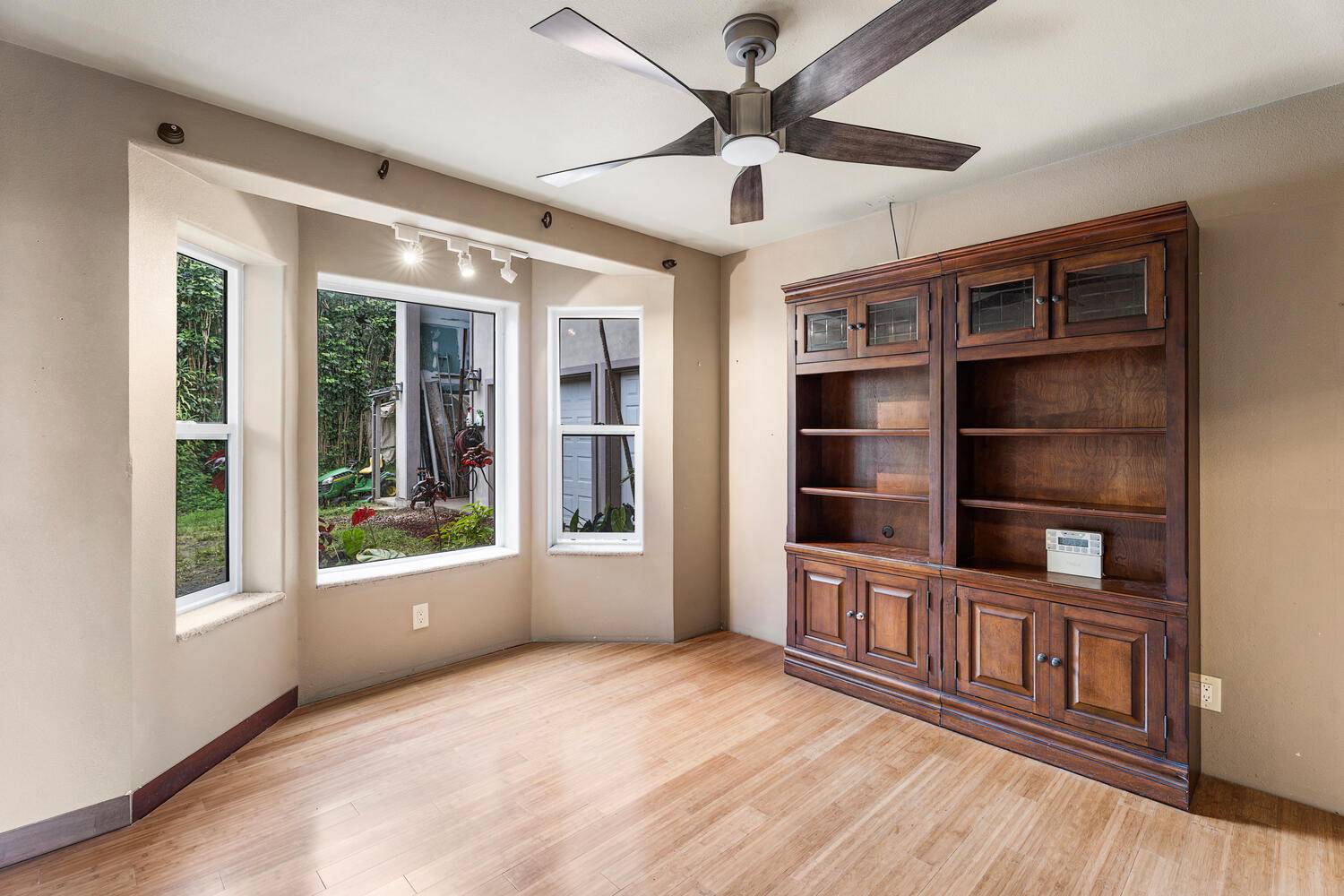 Holualoa, HI 96725,79-1145 KAO RD