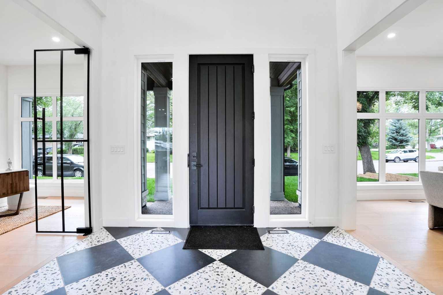 Calgary, AB T3E 5T3,6312 Lacombe WAY SW