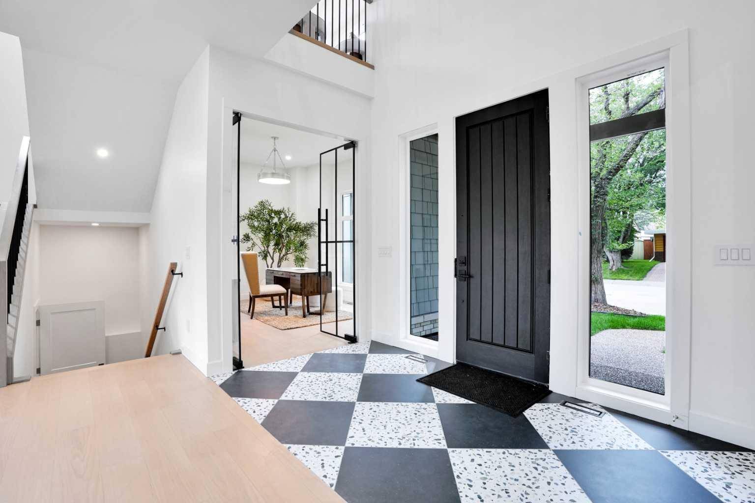 Calgary, AB T3E 5T3,6312 Lacombe WAY SW