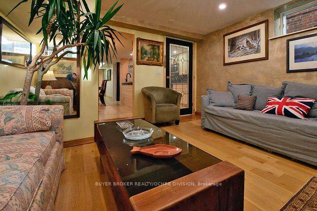 Toronto C02, ON M6G 3J5,244 Rushton RD #B