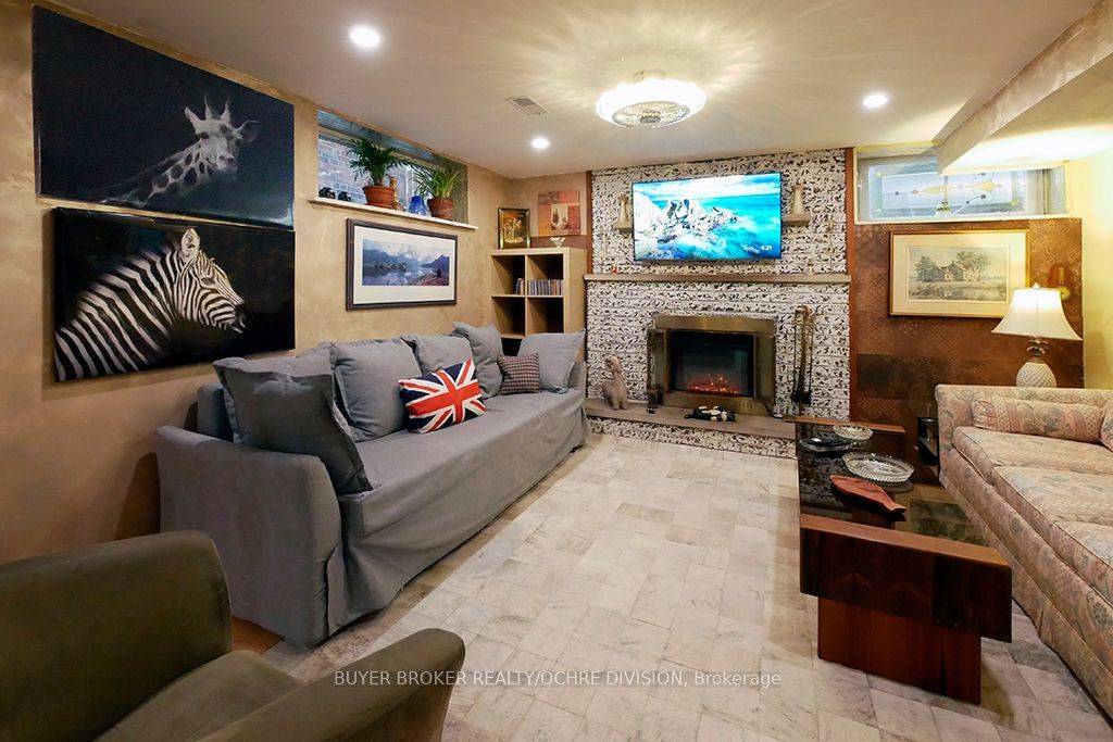 Toronto C02, ON M6G 3J5,244 Rushton RD #B