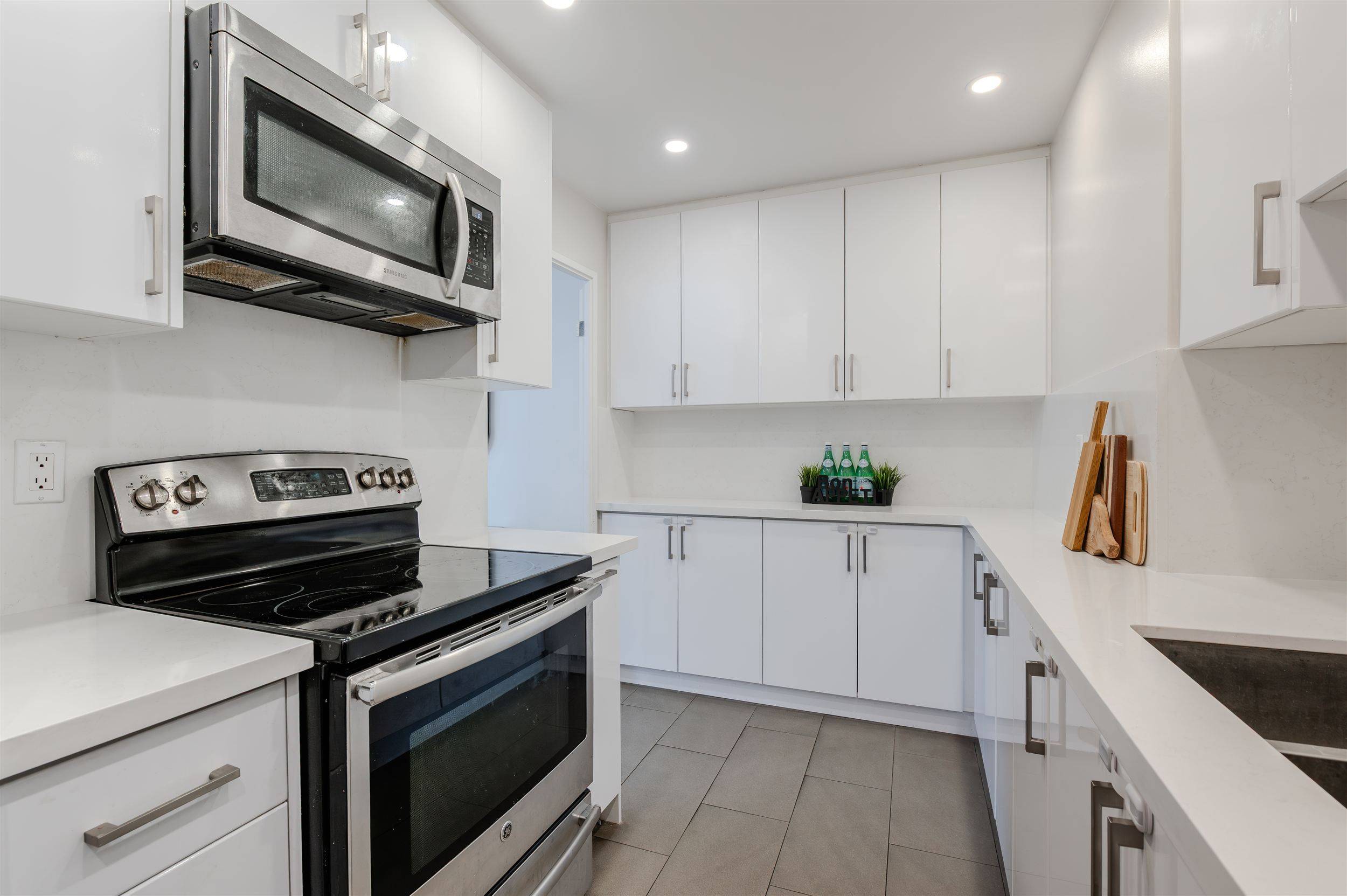 Toronto C15, ON M2H 3J9,4005 Don Mills RD #133