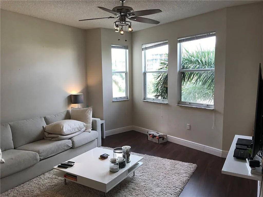 Fort Lauderdale, FL 33301,533 NE 3rd Ave #340