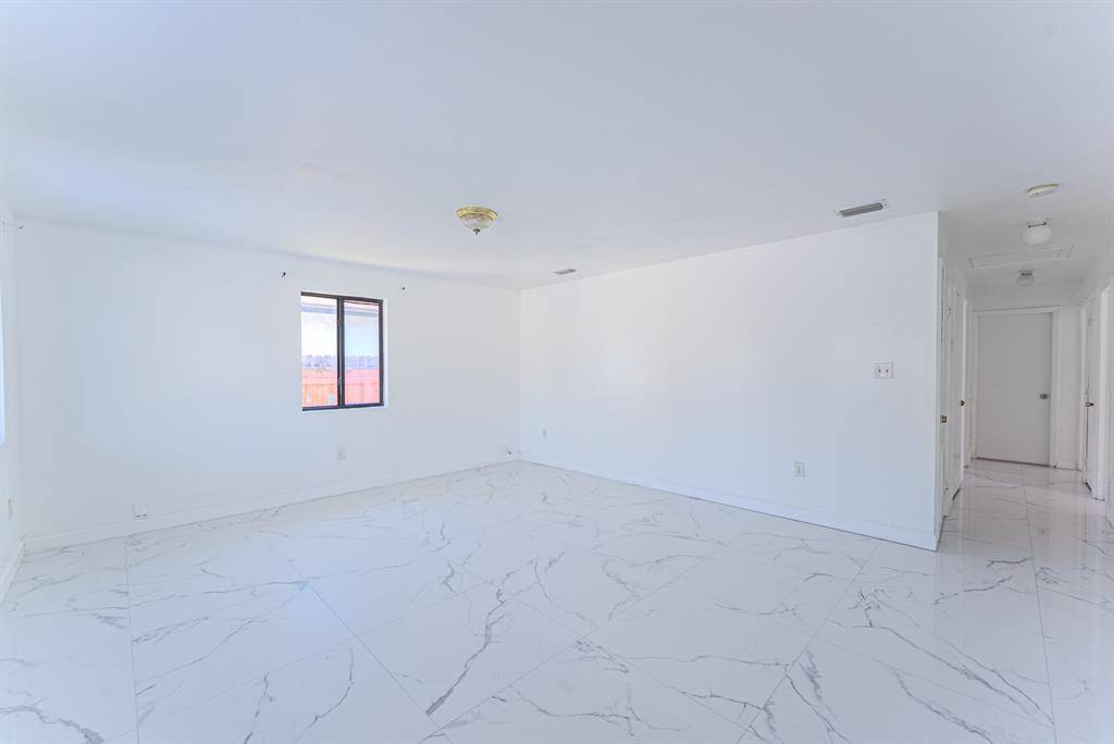 Hollywood, FL 33023,5738 Fletcher St