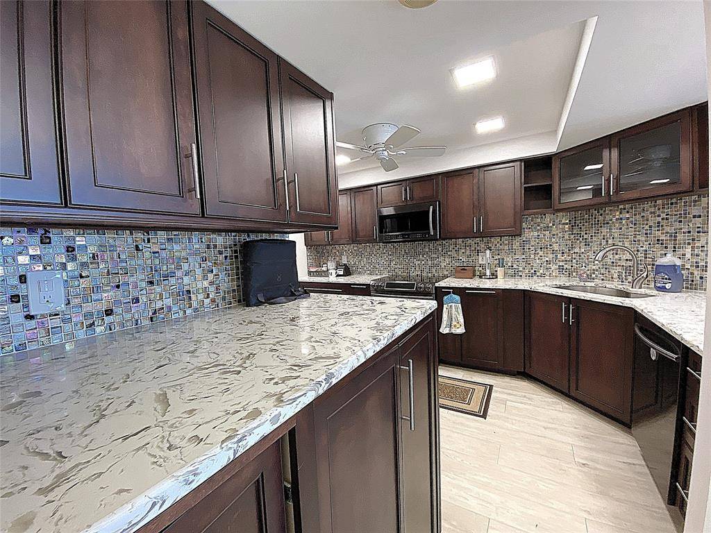 West Palm Beach, FL 33401,2400 Presidential Way #1104