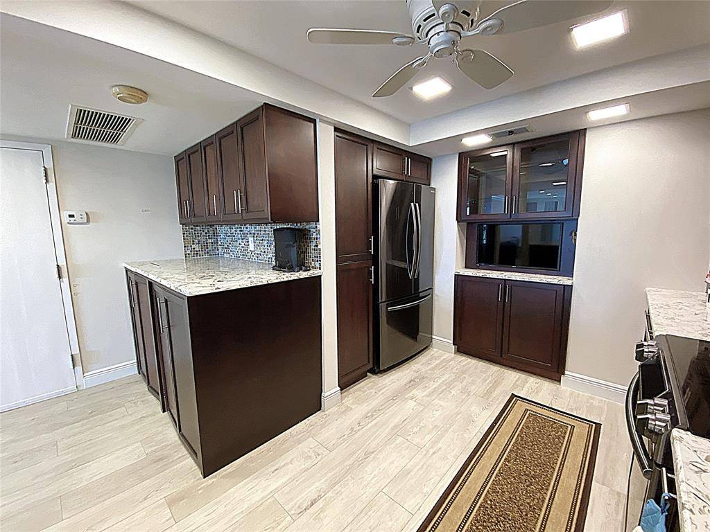 West Palm Beach, FL 33401,2400 Presidential Way #1104