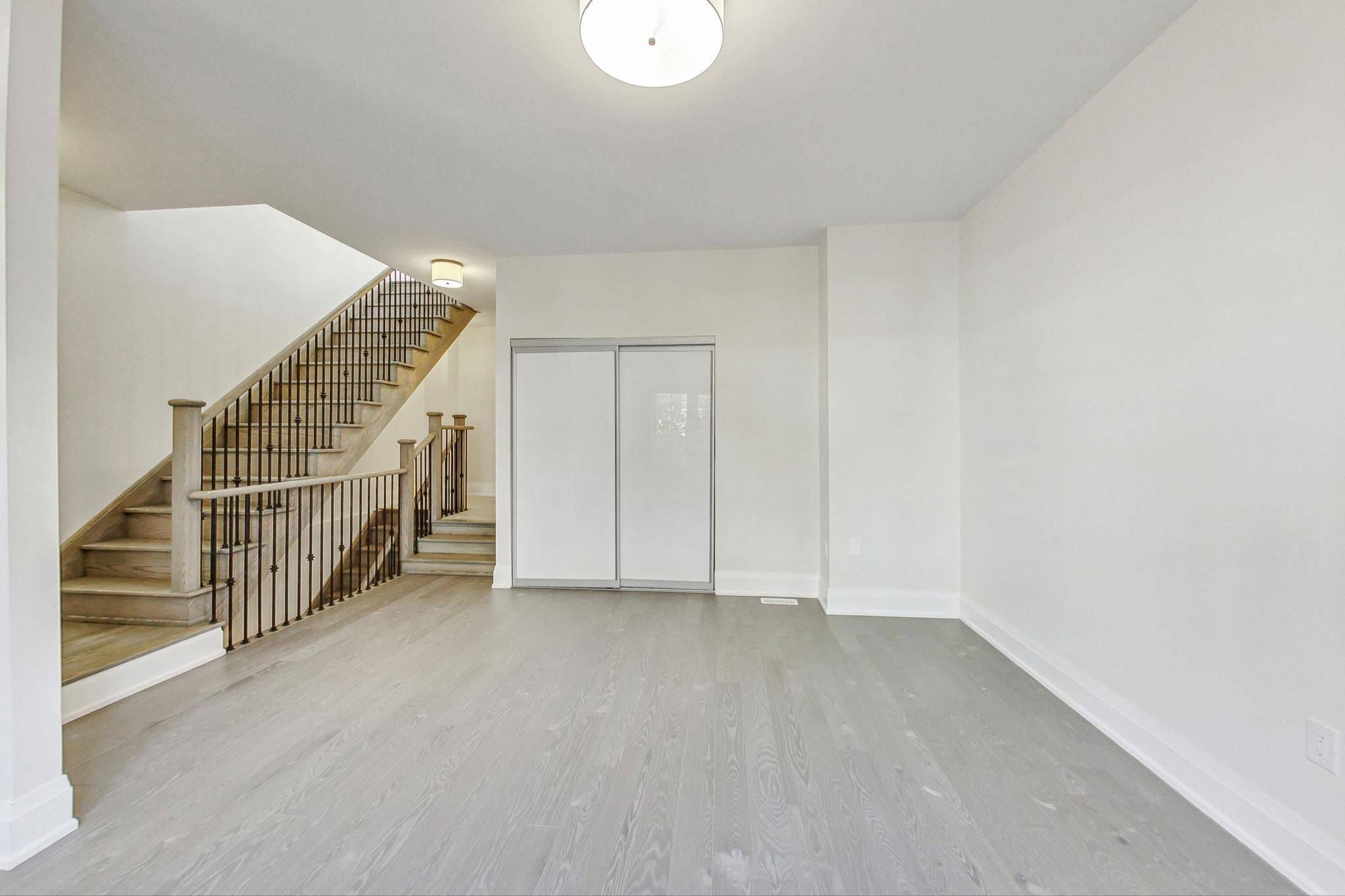 Richmond Hill, ON L4B 0G5,390 Highway 7 N/A E #TH7