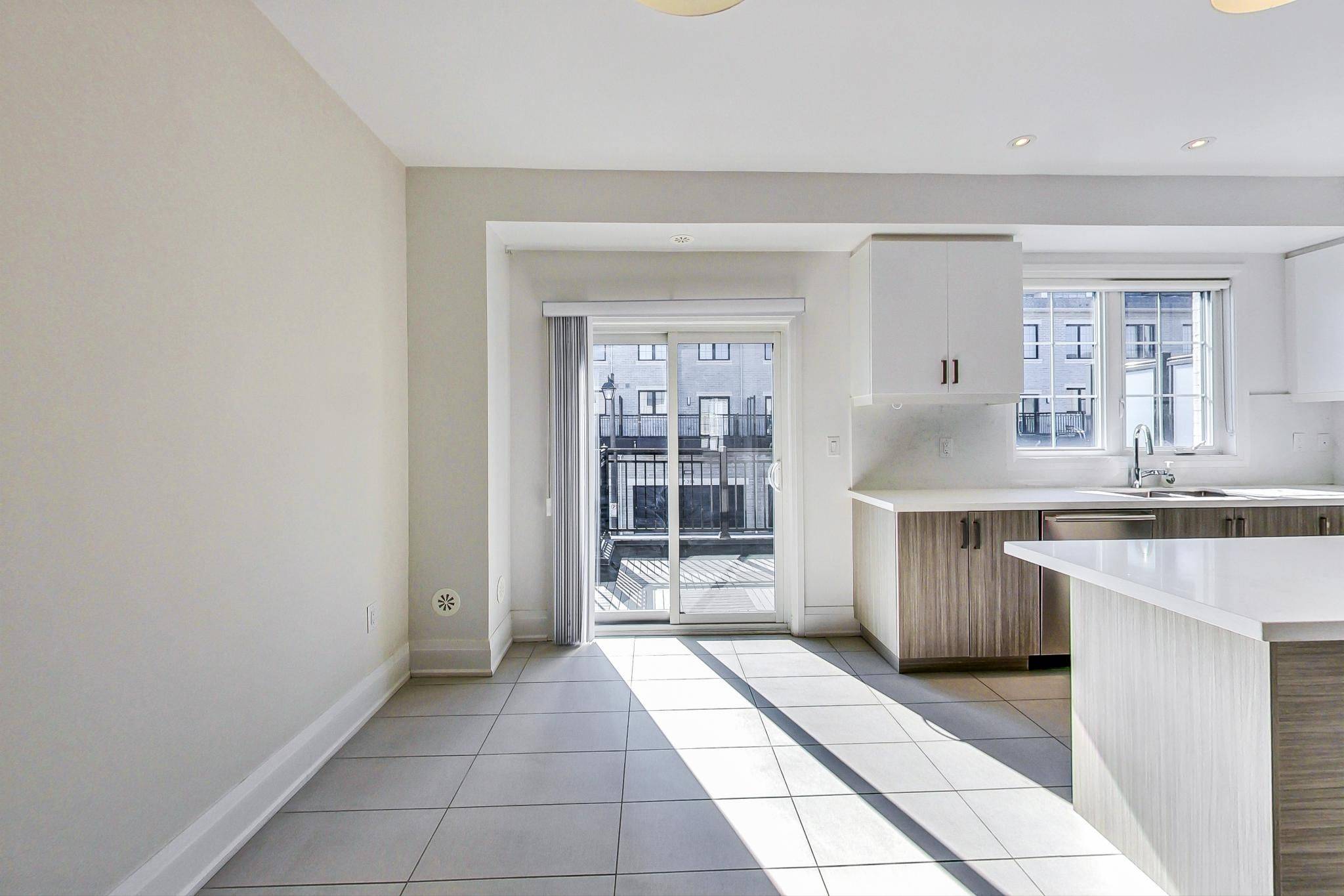 Richmond Hill, ON L4B 0G5,390 Highway 7 N/A E #TH7