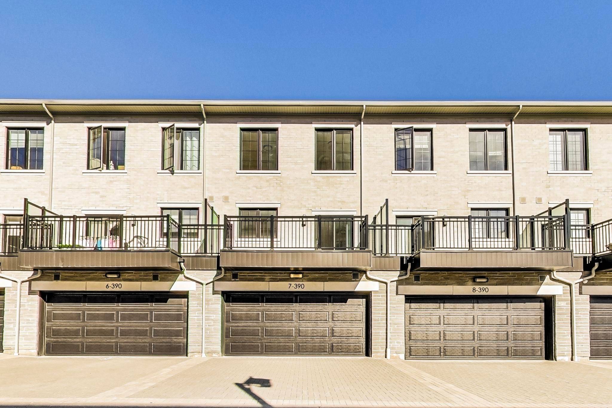 Richmond Hill, ON L4B 0G5,390 Highway 7 N/A E #TH7