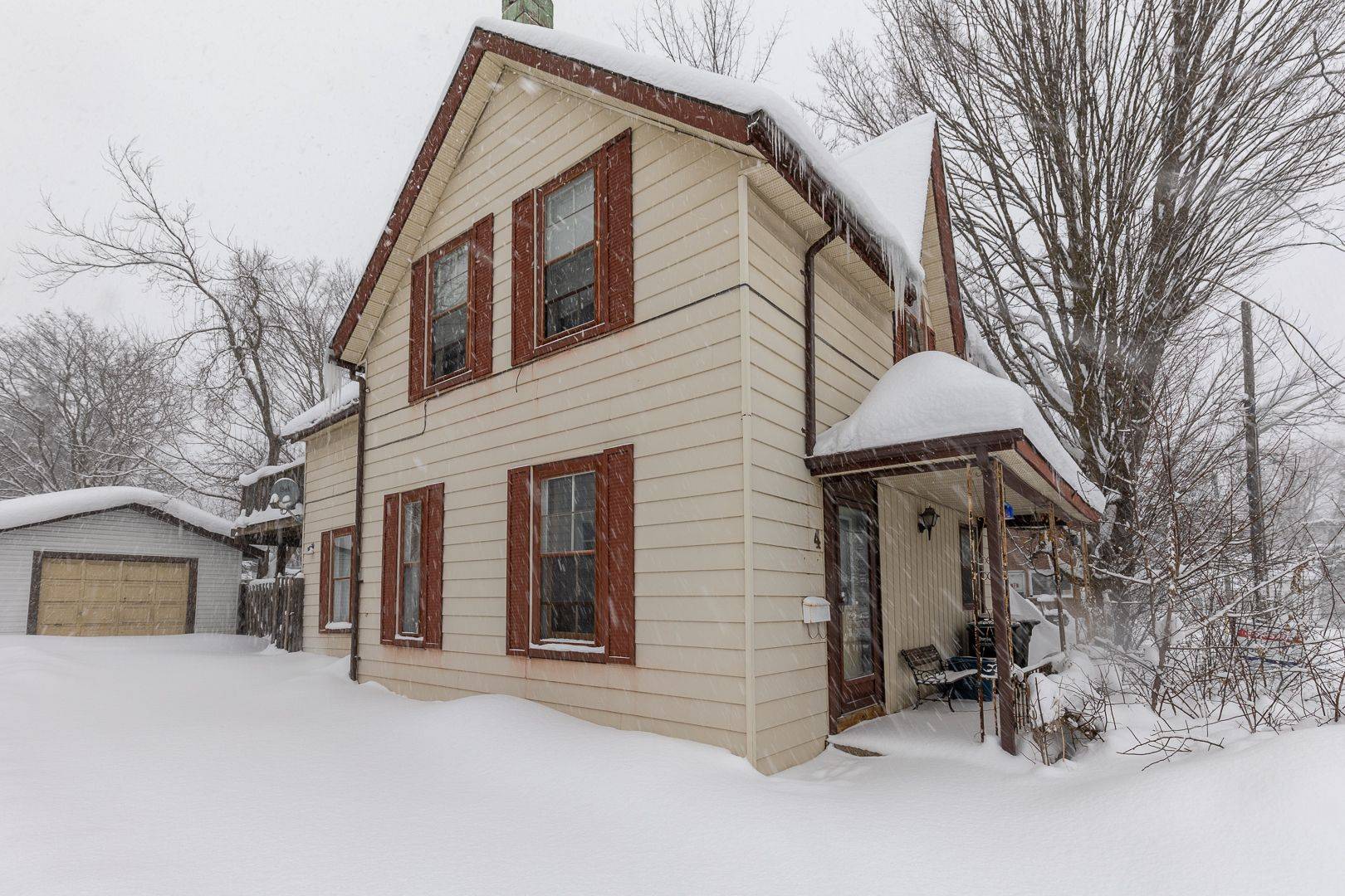 Barrie, ON L4M 2N4,4 East ST