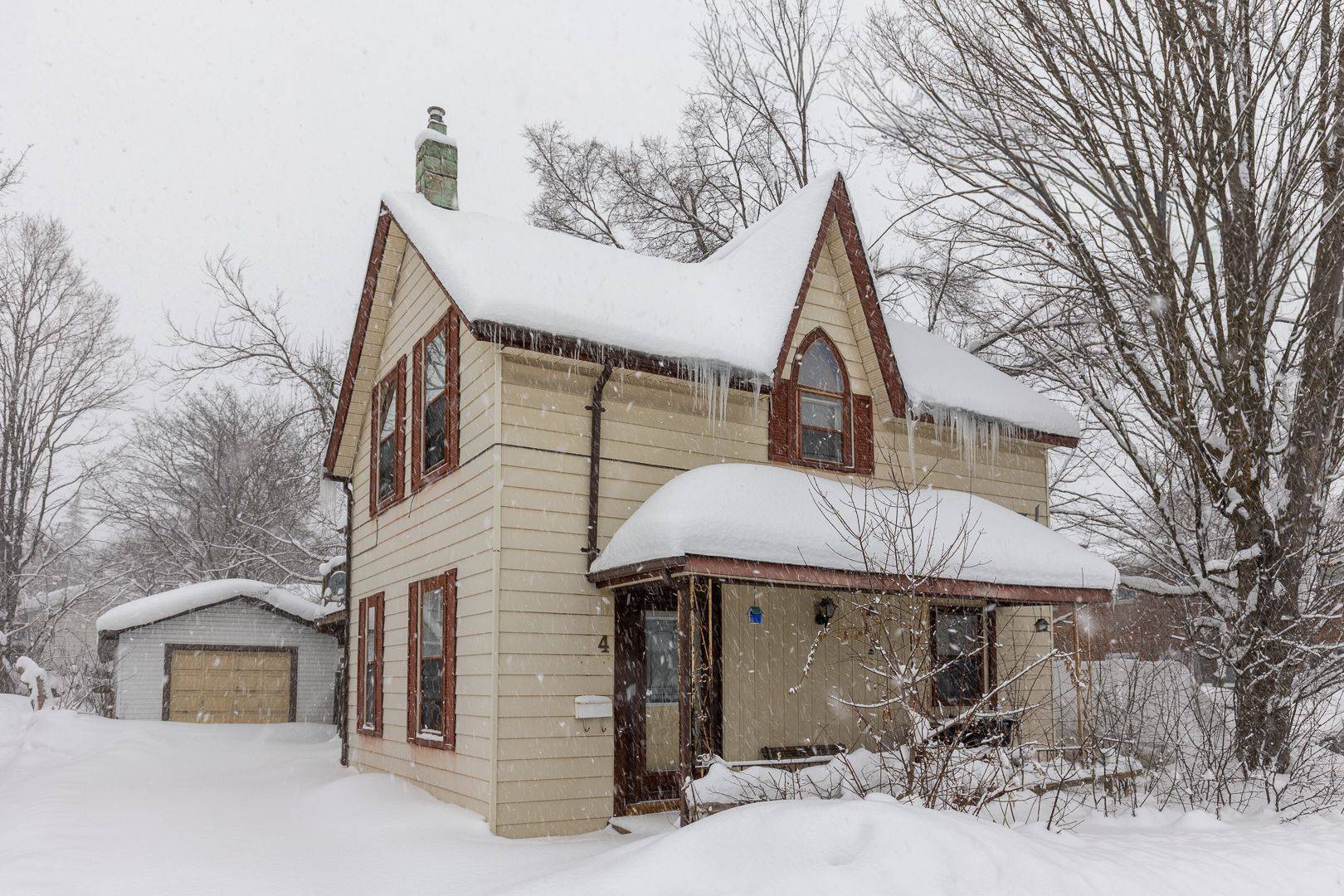 Barrie, ON L4M 2N4,4 East ST