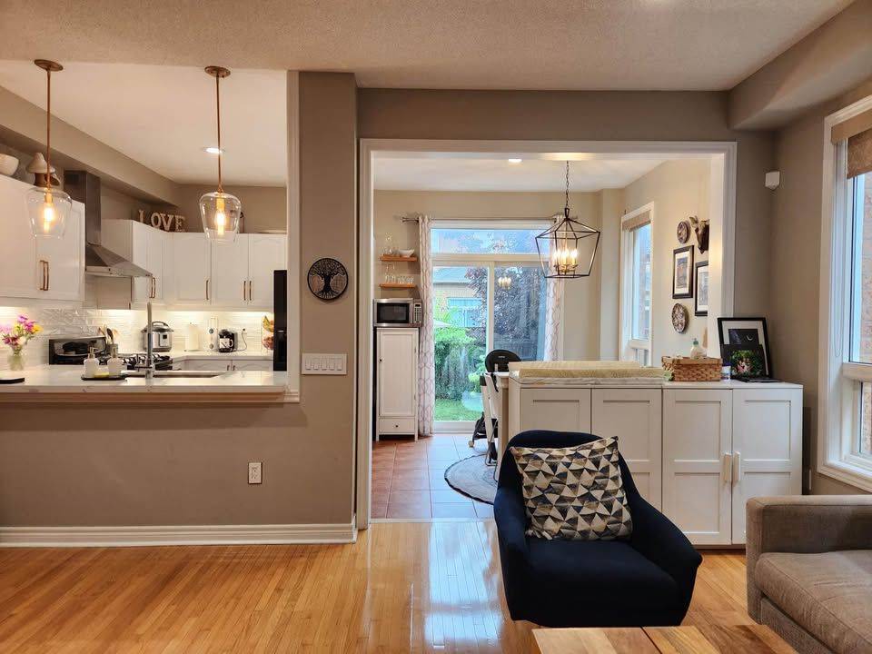 Mississauga, ON L5V 2R3,971 Ledbury CRES