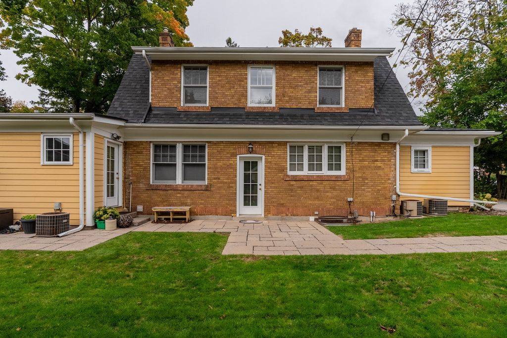 Burlington, ON L7R 1L5,2080 Caroline ST #C