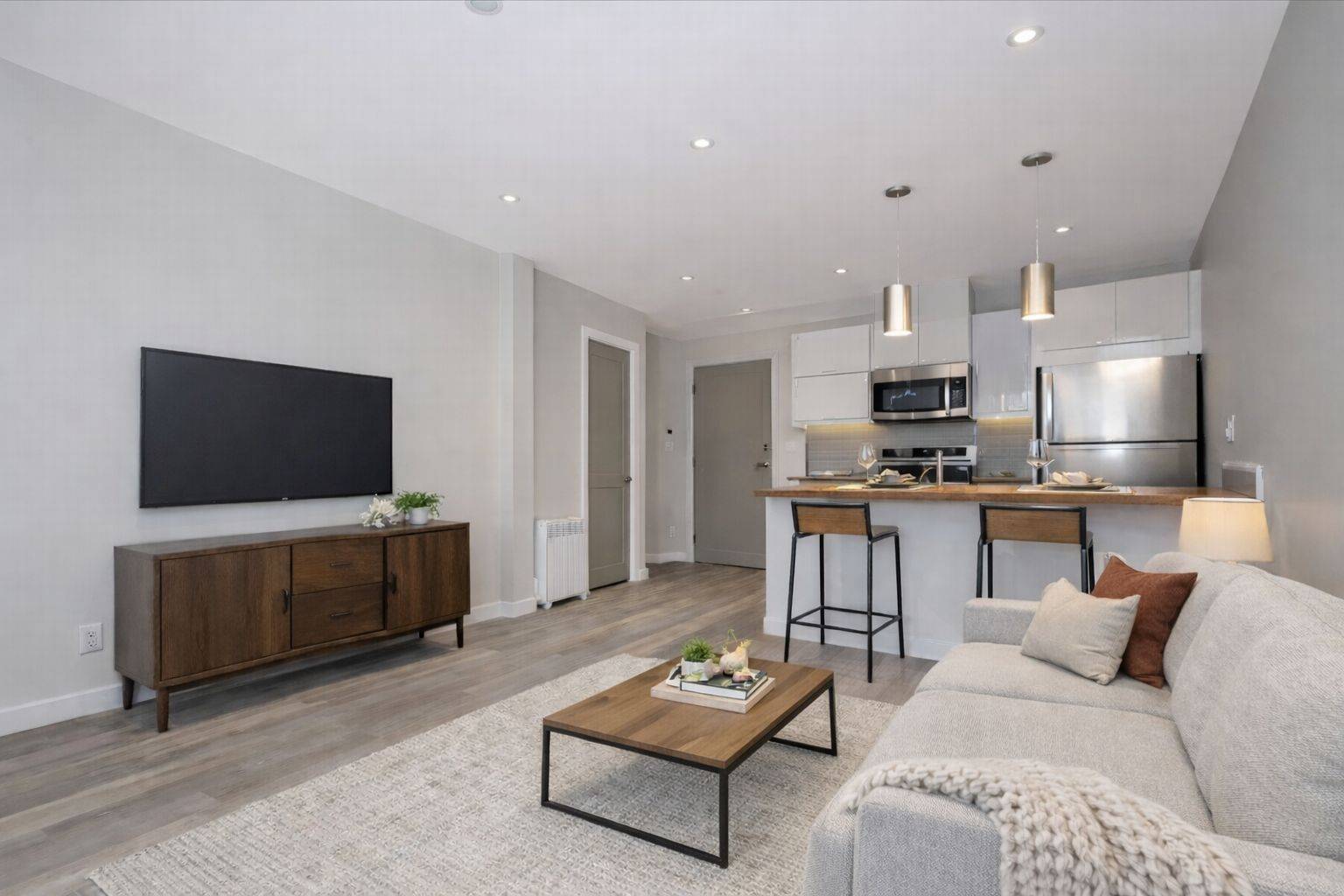 Toronto W06, ON M8W 1N2,3411 Lake Shore BLVD W #3