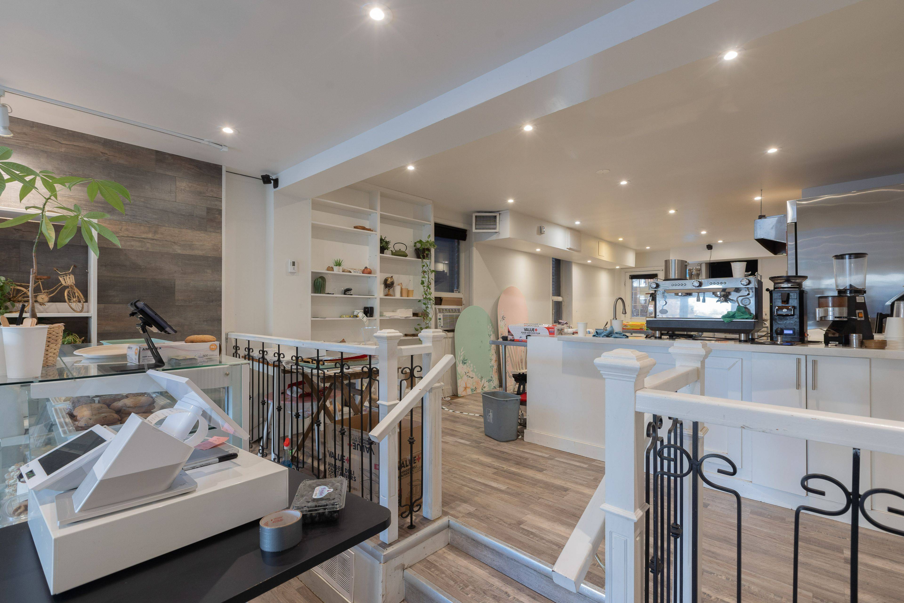 Toronto W01, ON M6P 1A6,1651 Bloor ST W