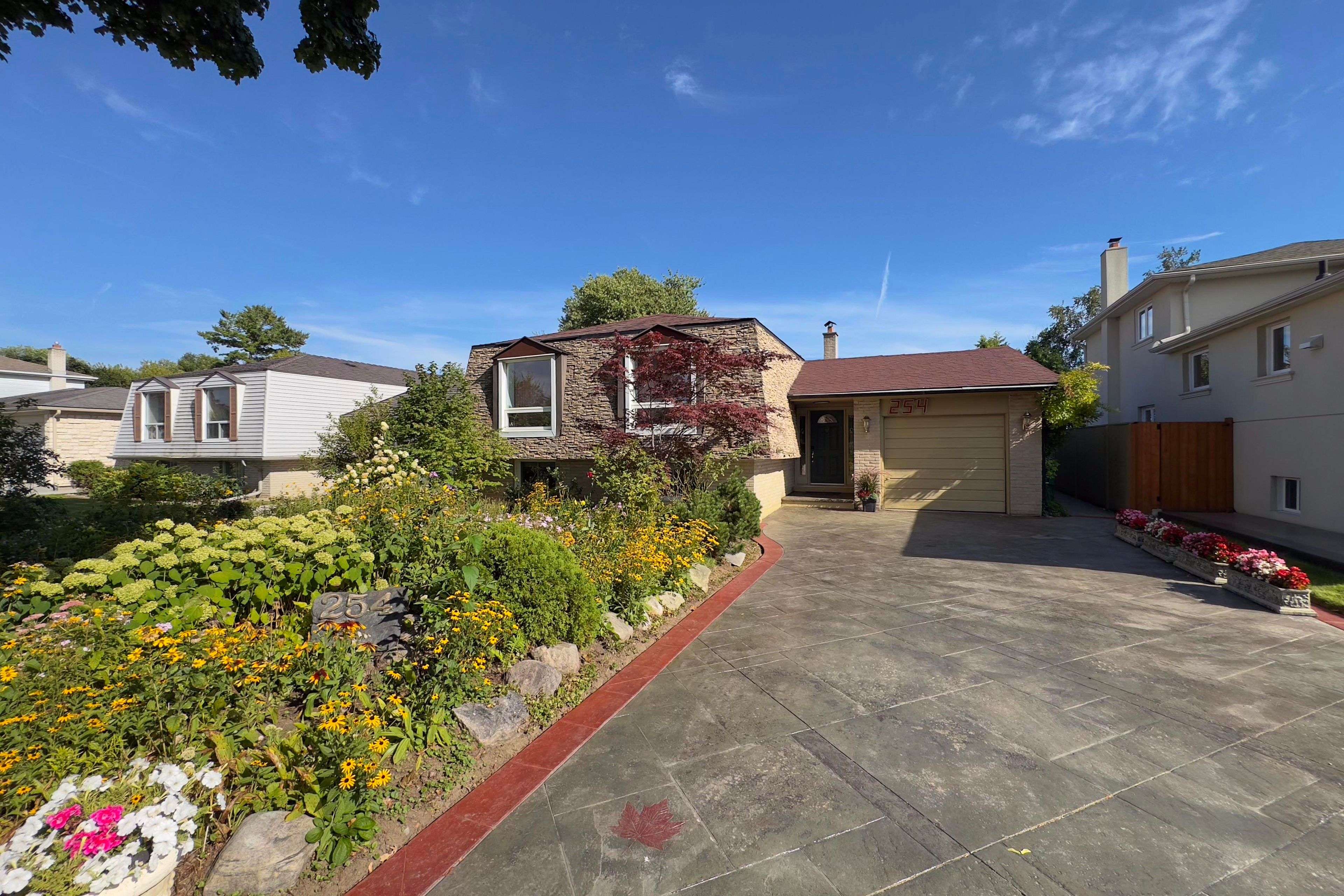 Mississauga, ON L5B 1Y9,254 Louis DR