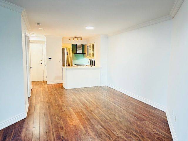 Toronto W06, ON M8V 4E9,2121 Lake Shore BLVD W #1010