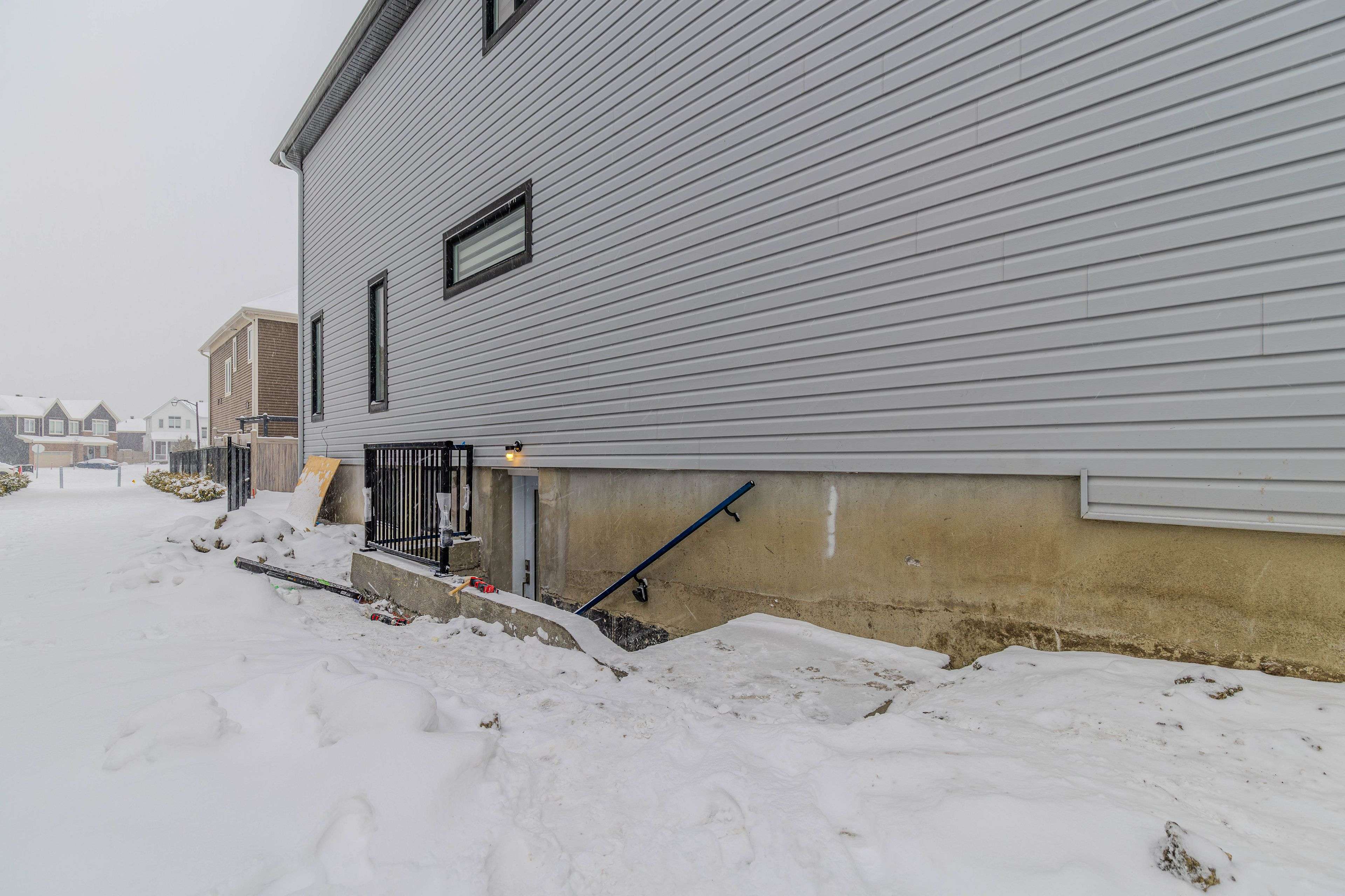 Orleans - Convent Glen And Area, ON K1W 0S9,142 Lumen PL #B