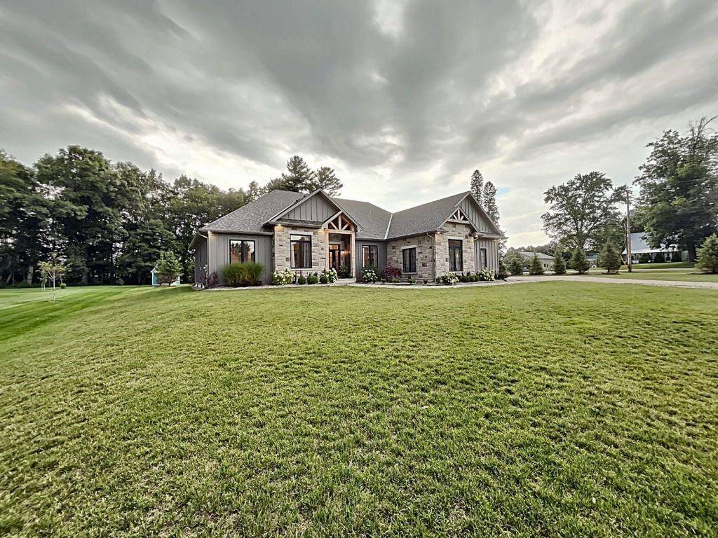 Norfolk, ON N3Y 4J9,93 Woodland DR