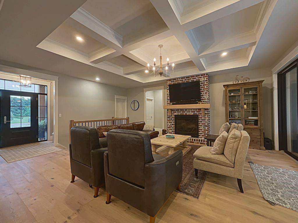 Norfolk, ON N3Y 4J9,93 Woodland DR