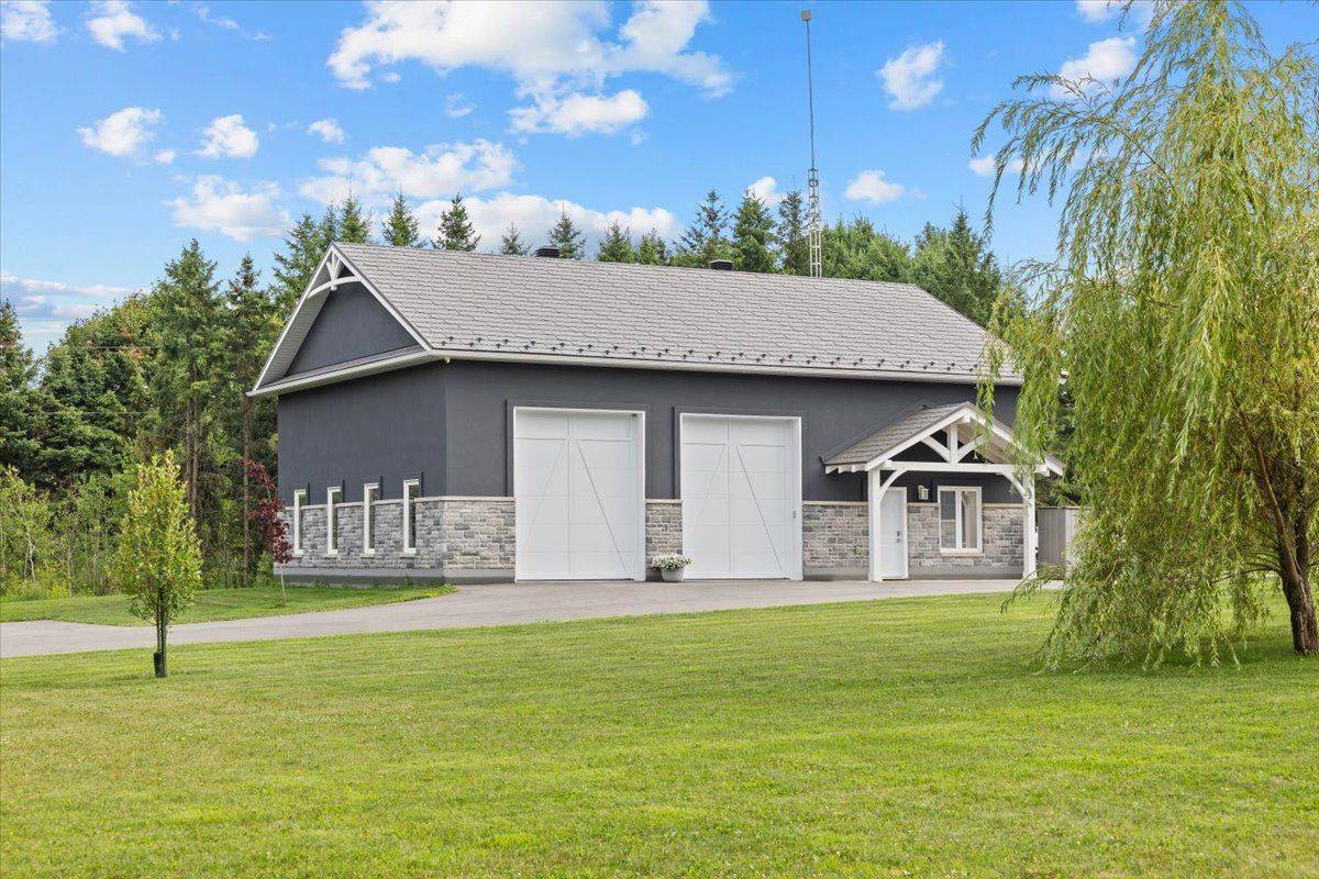 Orleans - Cumberland And Area, ON K4C 1S1,2440 Emmett RD