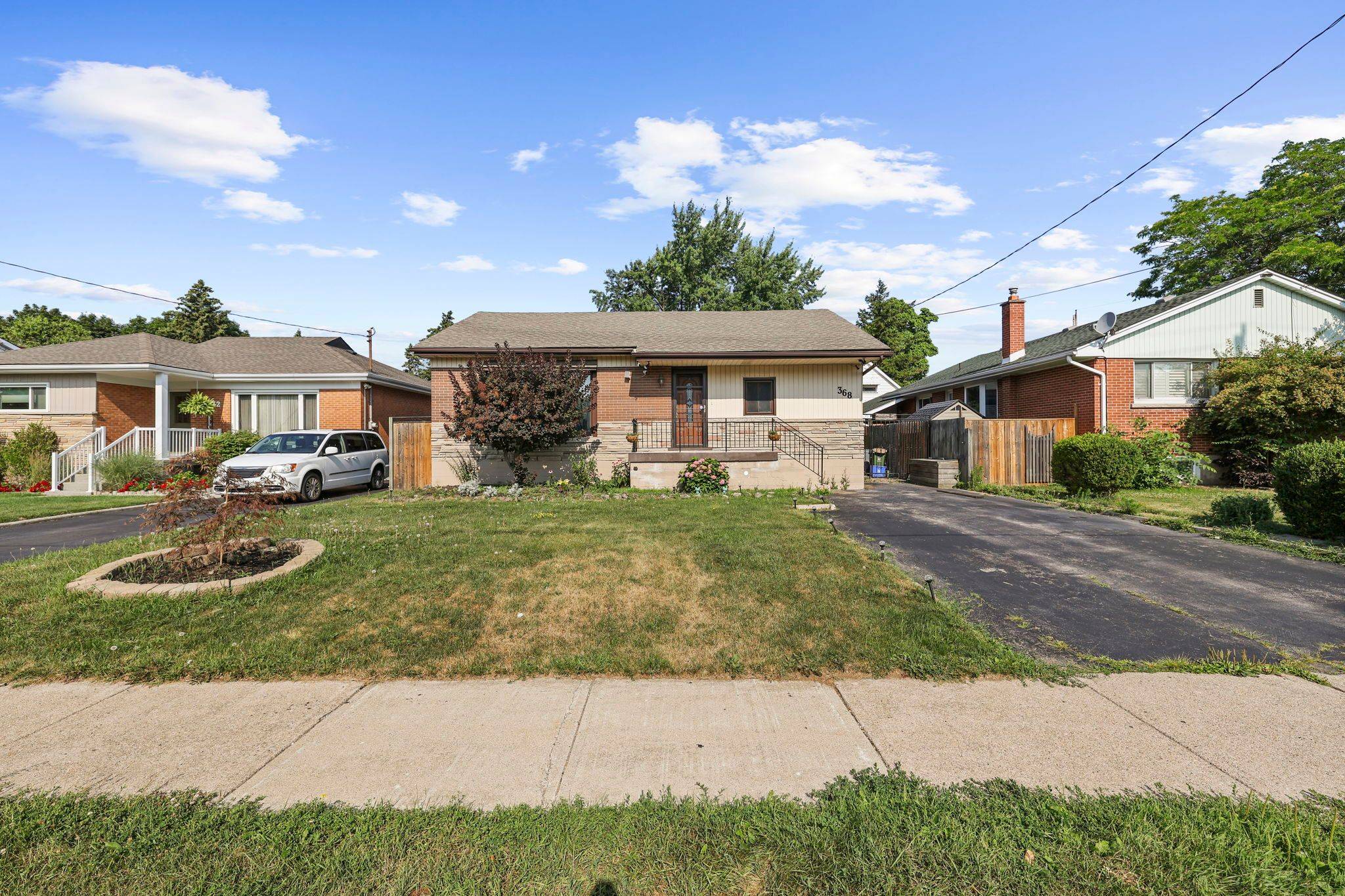 Hamilton, ON L8T 4G5,368 Upper Kenilworth AVE